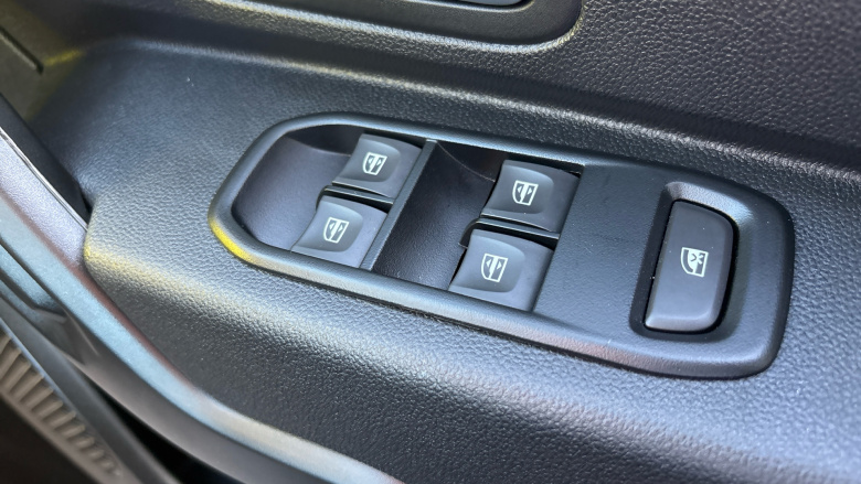 Dacia Duster 1.0 TCe 100 Comfort 5dr Bi Fuel Estate